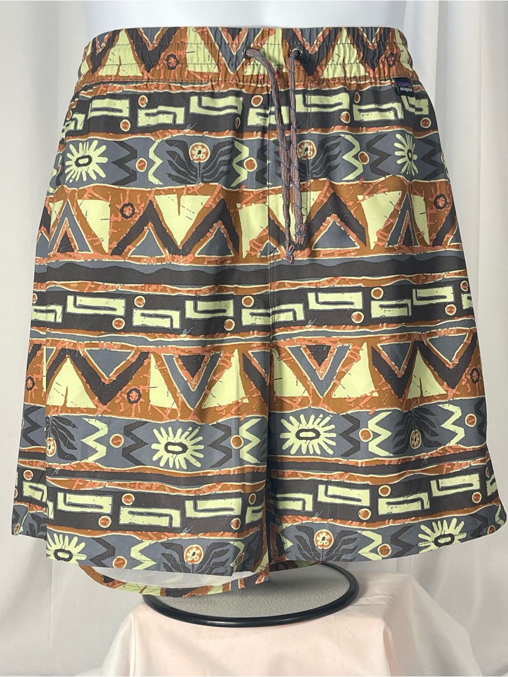 Men’s Patagonia Aztec vibe print hydro peak volley short. Sz L Bold baggy Summer